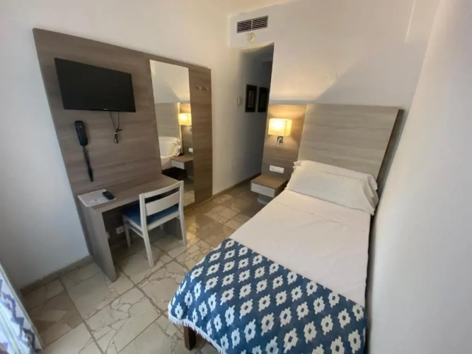 Standard Twin room with balcony