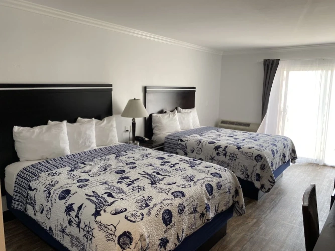 Standard Quadruple room with balcony and with park view