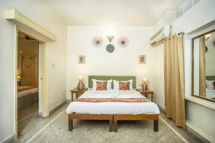 Hotel Pink Palace