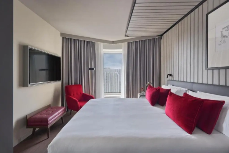 Double room with city view