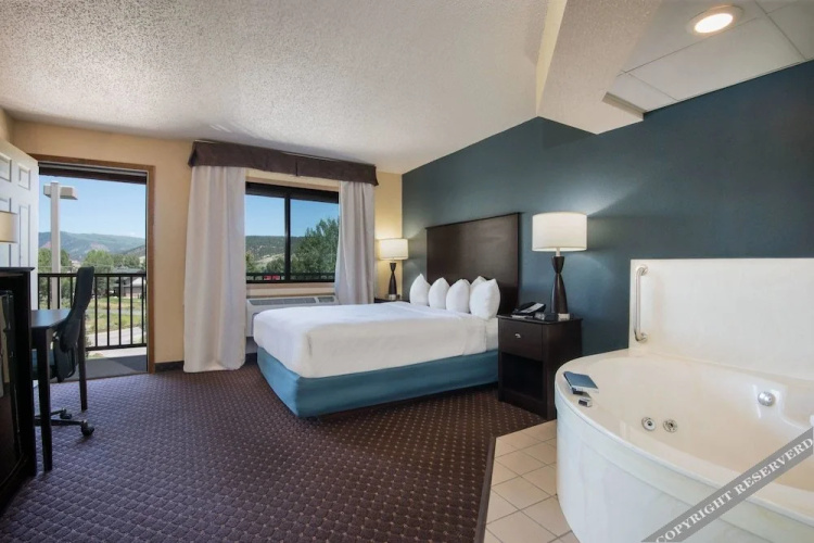 AmericInn Eagle