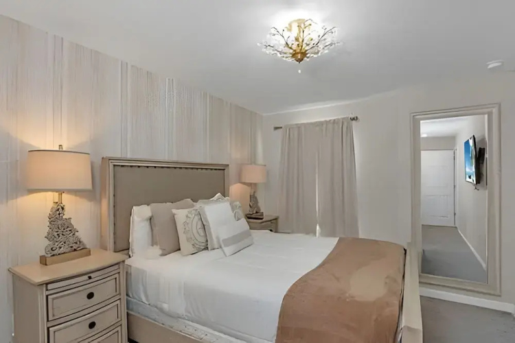 Luxury 5-bed Home With Private Splash Pool
