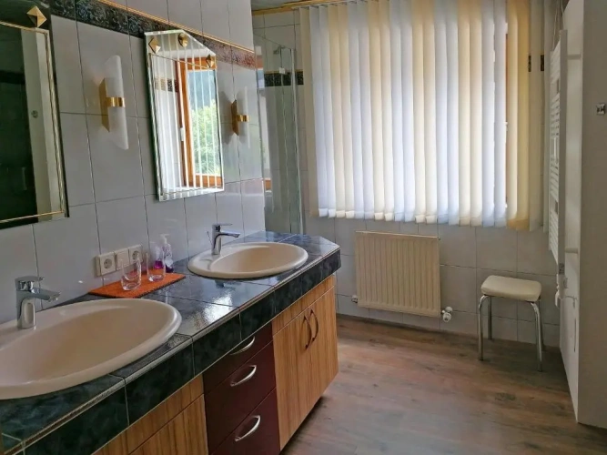 3 Bedrooms Apartment
