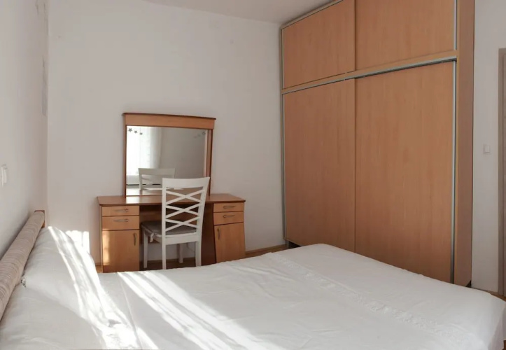 Modern apt With Large Garden & Parking in Center