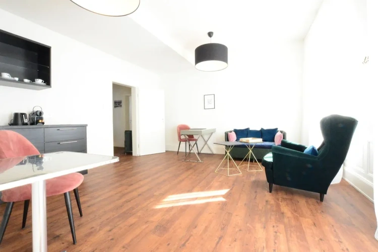 Deluxe Studio
