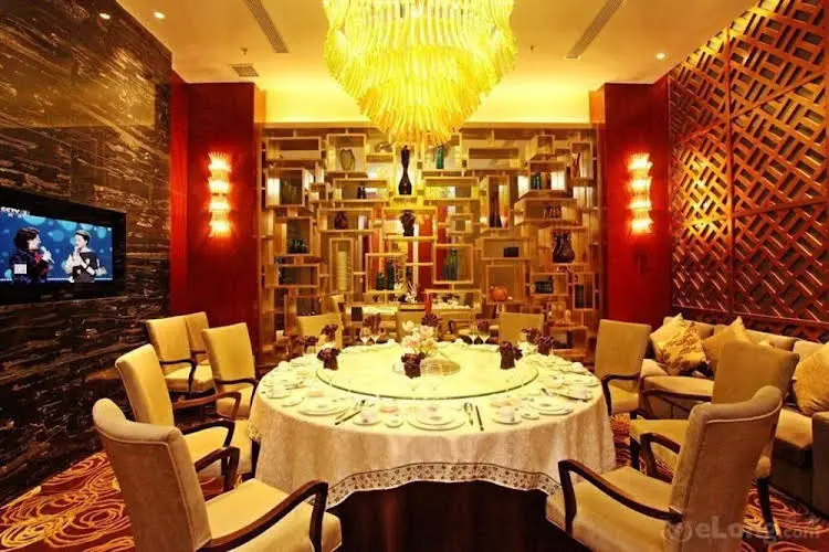 Gold Collar Hotel