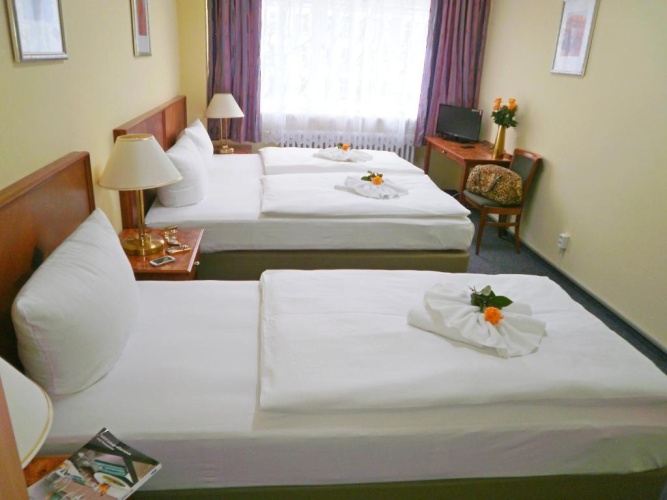 Standard Triple room
