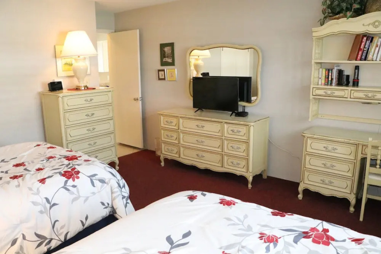 Jamaica Royale 054 - 1 Br Apts