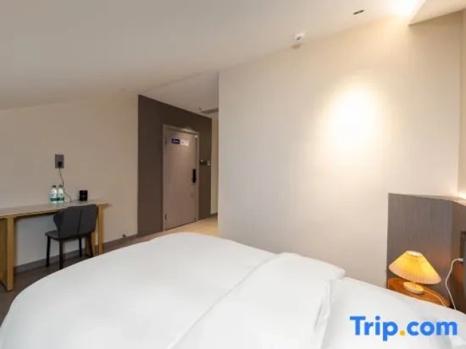 2 Bedrooms Premium Family room