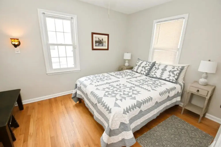 3 Bedroom Home 7 Blocks From ND Firepit 54231
