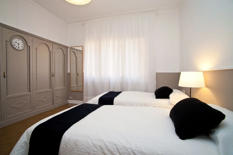 3 Bedrooms Apartment