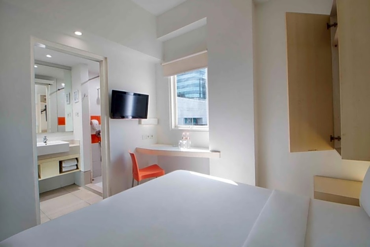 Standard Twin room with view