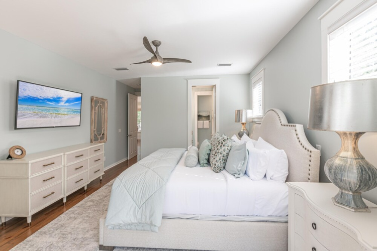 1347 Laurel Grove