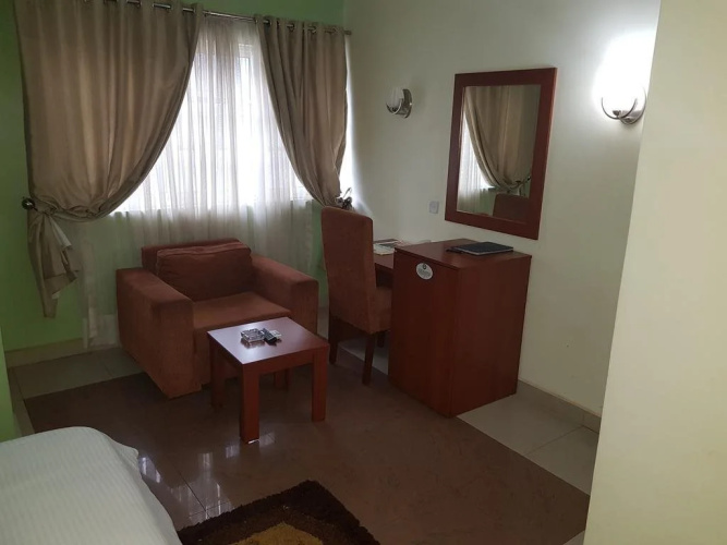 Ozom Hotel