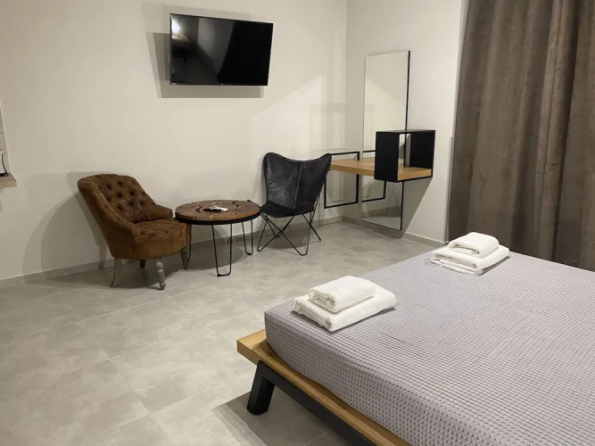 Alekos Apartments 2 Netflix, Self Check-In