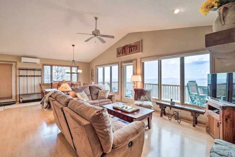 Deck + Million Dollar Views: Beech Mountain Cabin