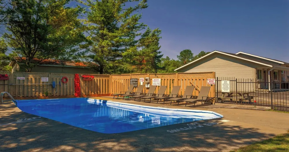 Super 8 By Wyndham Kingston photo 11