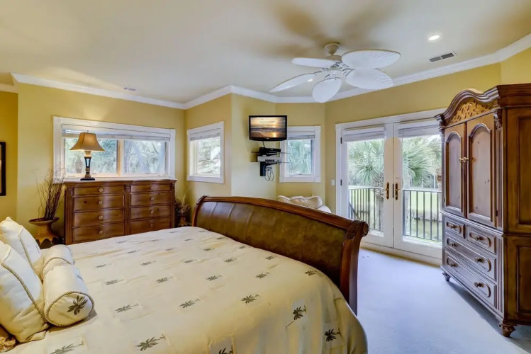 4 Beach Lagoon Rd