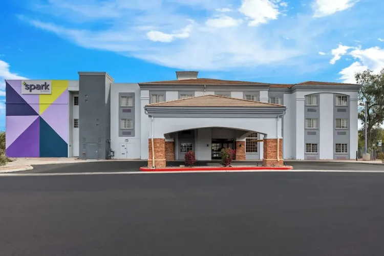 Quality Inn & Suites At Talavi