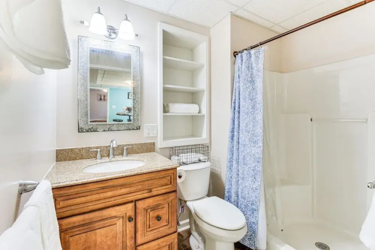 2 Mi to Toccoa Falls: Cozy Getaway w/ Yard!
