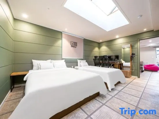 Quadruple Suite