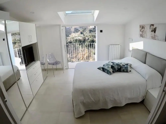 2 Bedrooms Apartment with balcony and with sea view