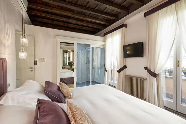 Superior Double room with balcony