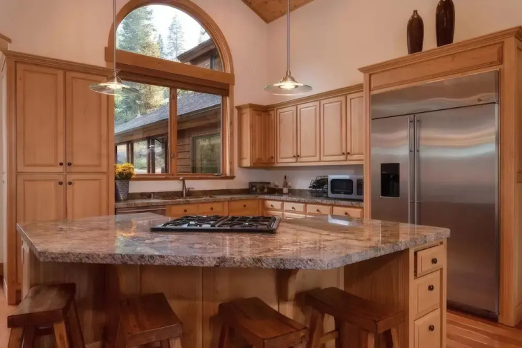 Donner Ridge by Avantstay Minutes to Skiing Deck Ping Pong Pool Table