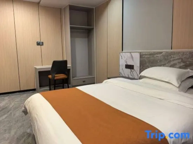 Deluxe Triple Suite