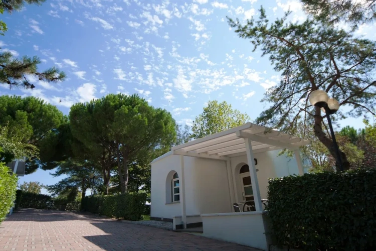 1 Bedroom Family Bungalow with garden view