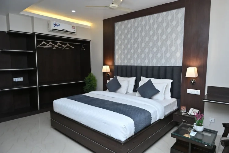Deluxe Double room with courtyard view