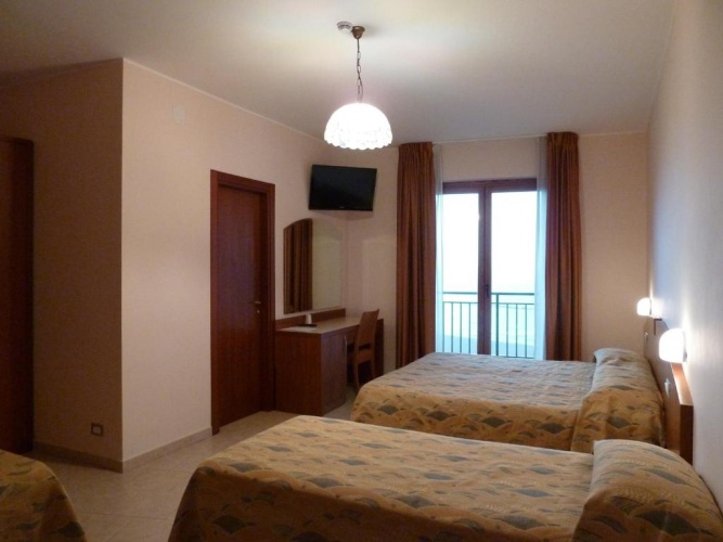 Standard Quadruple room with sea view