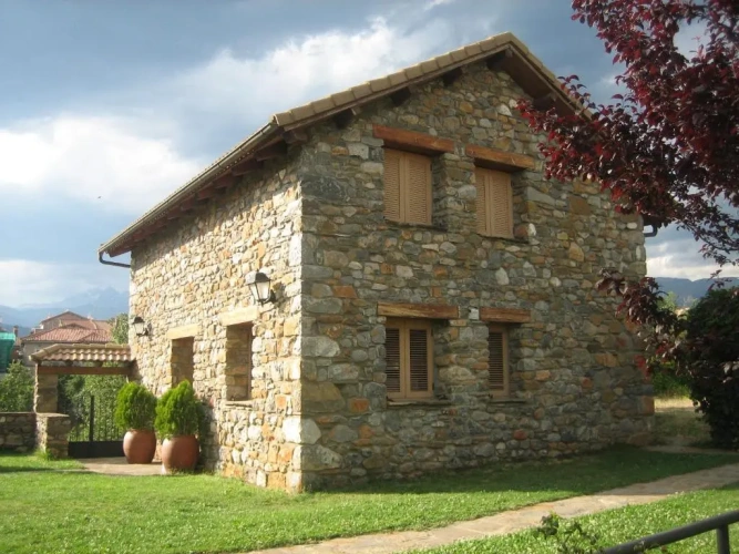 3 Bedrooms Cottage