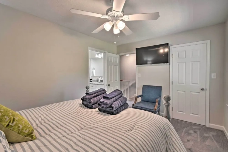2 Bedrooms Apartment