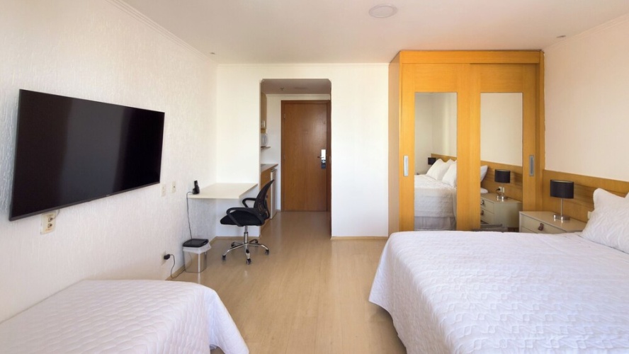 1 Bedroom Deluxe Triple room with city view