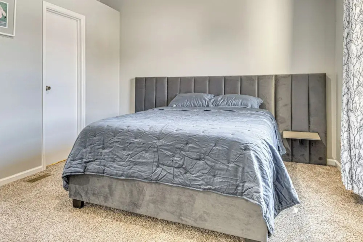 2 Mi to Castleton Square Mall! Quaint Condo