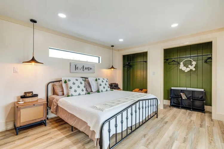 Lago Vista Home w/ Putting Green, Pool & Jacuzzi