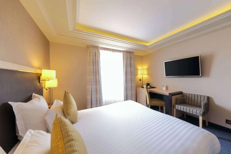 Standard Double room with view