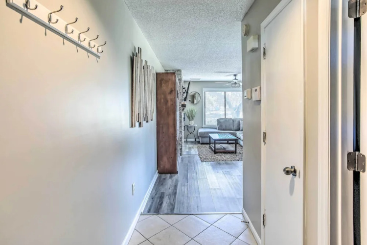Myrtle Beach Retreat w/ Ocean Access & Porch!