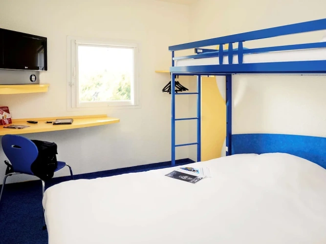 Standard Triple room
