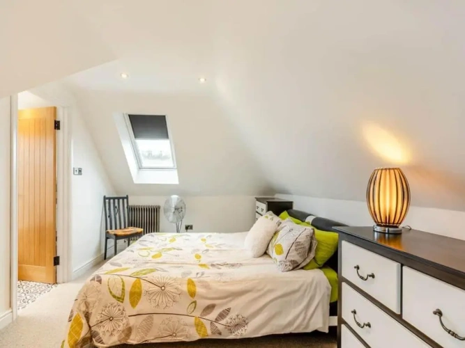 4 Bedrooms Cottage