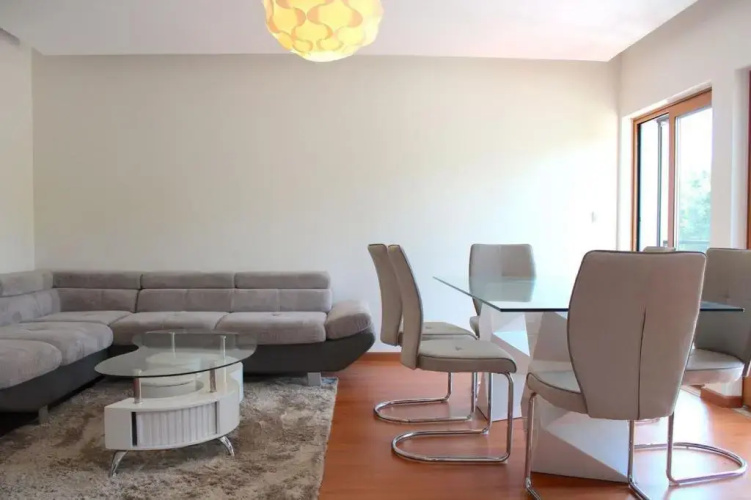 Damaia Apartment
