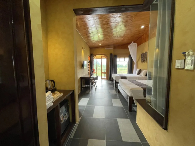 Sky Bay Lodge