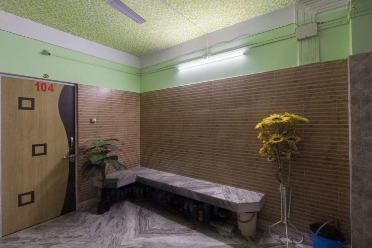 Om Regency By OYO Rooms