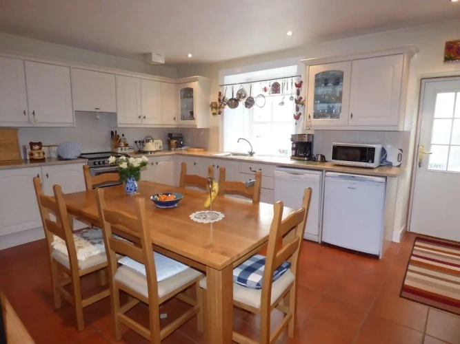 4 Bedrooms Cottage