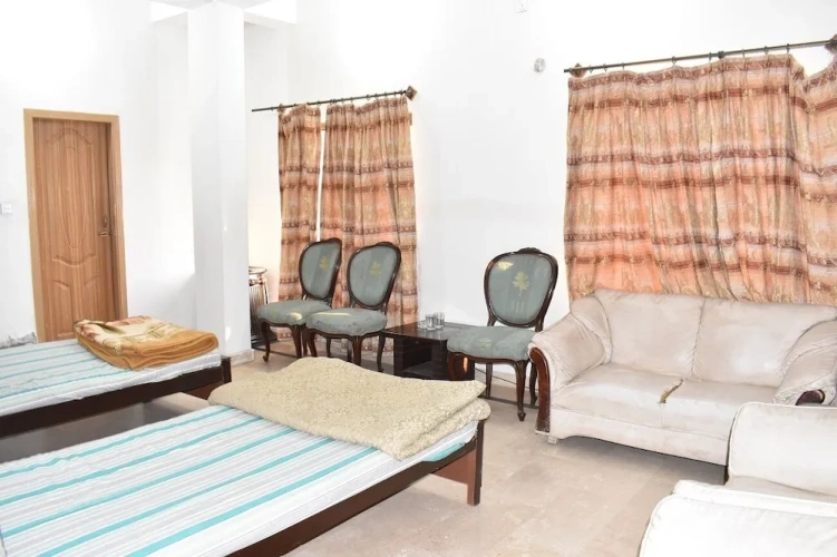 Standard Triple room