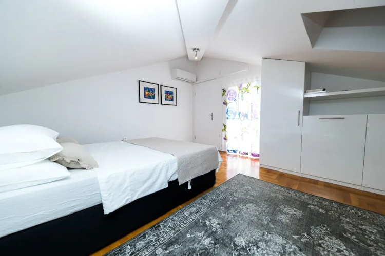 House Villa Jely