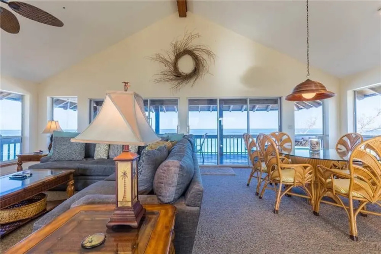 084-Tarpon Lodge
