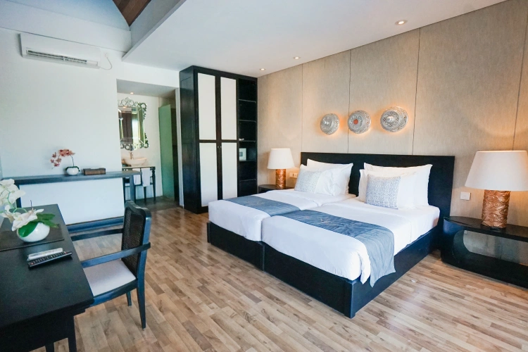 2 Bedrooms Quadruple Villa