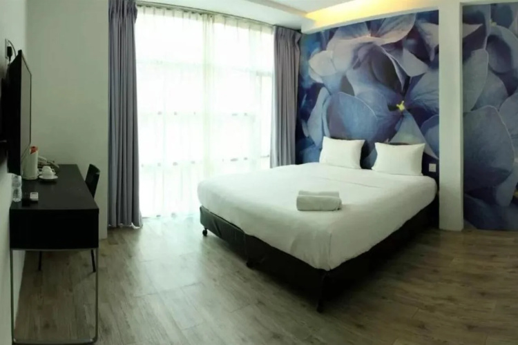 V Garden Hotel